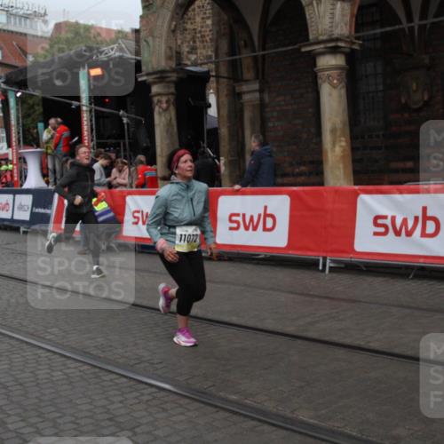 05.10.2025 - 20. swb-Marathon Bremen Yannick Fuchs http://msf.ph/oto/9317853 05.10.2025 11:14:36 Ziel 10292, 11072, 11139 meine-sportfotos.de