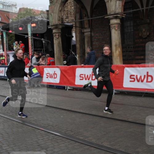 05.10.2025 - 20. swb-Marathon Bremen Yannick Fuchs http://msf.ph/oto/9317854 05.10.2025 11:14:37 Ziel 10292, 10722, 11072, 11139, 11473 meine-sportfotos.de