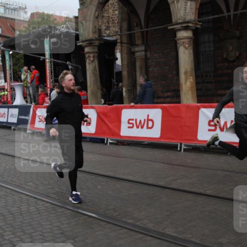 05.10.2025 - 20. swb-Marathon Bremen Yannick Fuchs http://msf.ph/oto/9317855 05.10.2025 11:14:37 Ziel 10292, 10722, 11072, 11139, 11473 meine-sportfotos.de