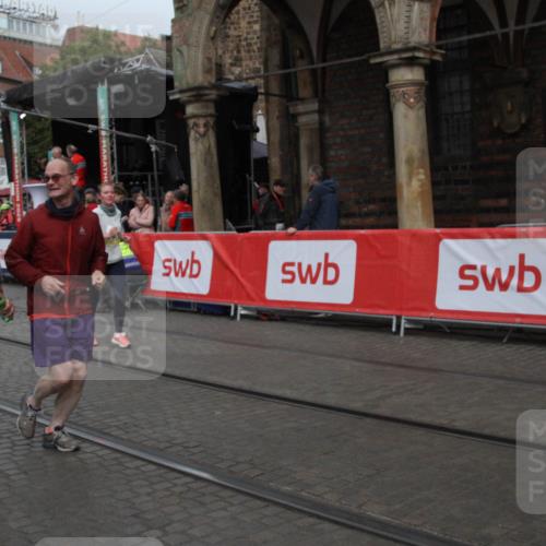 05.10.2025 - 20. swb-Marathon Bremen Yannick Fuchs http://msf.ph/oto/9317856 05.10.2025 11:14:41 Ziel 9861, 9970, 10722, 11473 meine-sportfotos.de