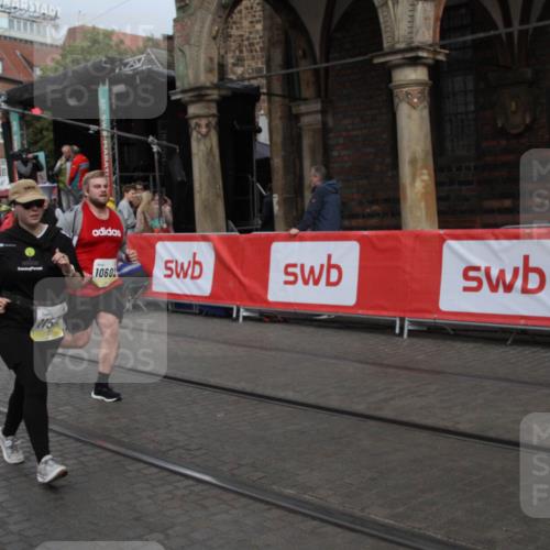 05.10.2025 - 20. swb-Marathon Bremen Yannick Fuchs http://msf.ph/oto/9317859 05.10.2025 11:14:53 Ziel 9303, 10602, 11448, 11557 meine-sportfotos.de