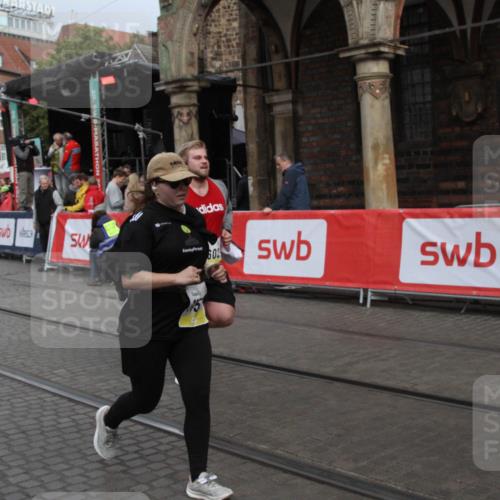 05.10.2025 - 20. swb-Marathon Bremen Yannick Fuchs http://msf.ph/oto/9317860 05.10.2025 11:14:53 Ziel 9303, 10602, 11448, 11557 meine-sportfotos.de