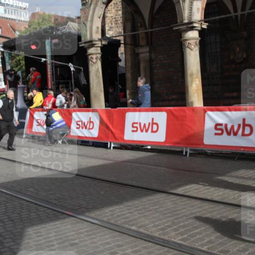 05.10.2025 - 20. swb-Marathon Bremen Yannick Fuchs http://msf.ph/oto/9317867 05.10.2025 11:15:03 Ziel 10496, 11345, 11607 meine-sportfotos.de