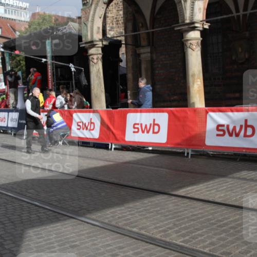 05.10.2025 - 20. swb-Marathon Bremen Yannick Fuchs http://msf.ph/oto/9317868 05.10.2025 11:15:04 Ziel 10496 meine-sportfotos.de