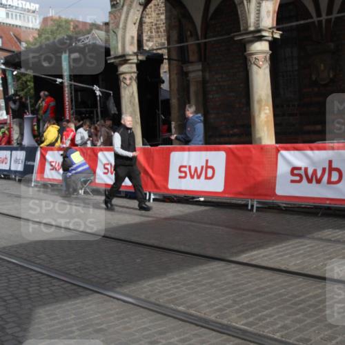 05.10.2025 - 20. swb-Marathon Bremen Yannick Fuchs http://msf.ph/oto/9317870 05.10.2025 11:15:05 Ziel 10496, 11107 meine-sportfotos.de
