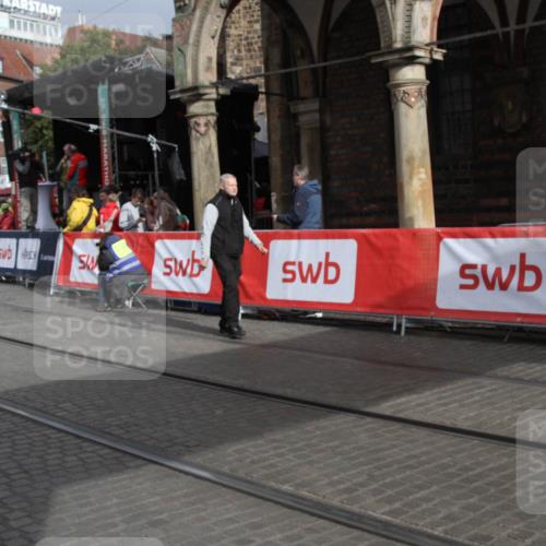 05.10.2025 - 20. swb-Marathon Bremen Yannick Fuchs http://msf.ph/oto/9317871 05.10.2025 11:15:05 Ziel 10496, 11107 meine-sportfotos.de