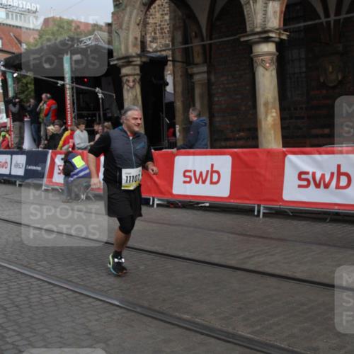 05.10.2025 - 20. swb-Marathon Bremen Yannick Fuchs http://msf.ph/oto/9317875 05.10.2025 11:15:10 Ziel 10647, 10984, 11107, 11635 meine-sportfotos.de