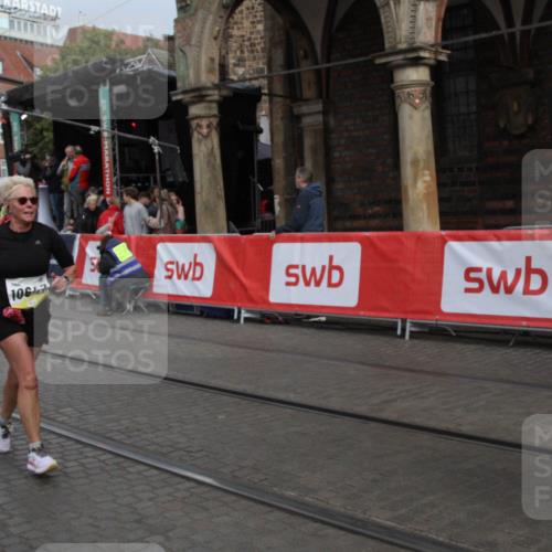 05.10.2025 - 20. swb-Marathon Bremen Yannick Fuchs http://msf.ph/oto/9317876 05.10.2025 11:15:11 Ziel 10647, 10984, 11107, 11635 meine-sportfotos.de