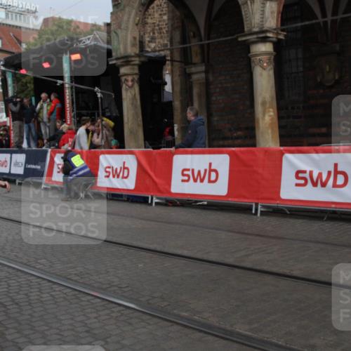 05.10.2025 - 20. swb-Marathon Bremen Yannick Fuchs http://msf.ph/oto/9317877 05.10.2025 11:15:15 Ziel 10984, 11293, 11635 meine-sportfotos.de