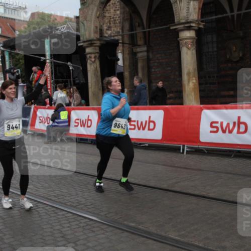 05.10.2025 - 20. swb-Marathon Bremen Yannick Fuchs http://msf.ph/oto/9317881 05.10.2025 11:15:25 Ziel 9441, 9643, 9767, 9768 meine-sportfotos.de