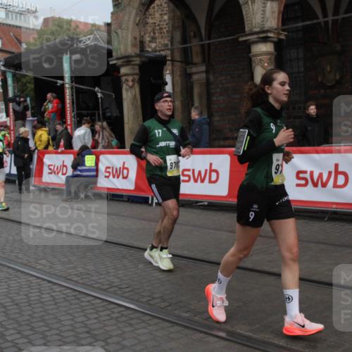 05.10.2025 - 20. swb-Marathon Bremen Yannick Fuchs http://msf.ph/oto/9317883 05.10.2025 11:15:28 Ziel 9767, 9768, 9959, 10976 meine-sportfotos.de