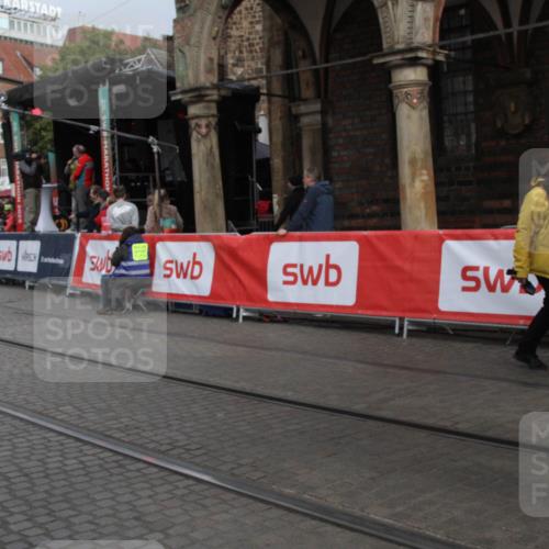 05.10.2025 - 20. swb-Marathon Bremen Yannick Fuchs http://msf.ph/oto/9317890 05.10.2025 11:15:38 Ziel 11112, 11113 meine-sportfotos.de