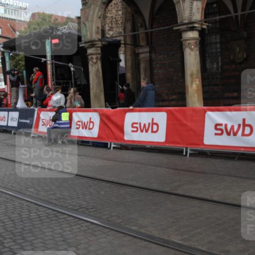 05.10.2025 - 20. swb-Marathon Bremen Yannick Fuchs http://msf.ph/oto/9317891 05.10.2025 11:15:39 Ziel  meine-sportfotos.de