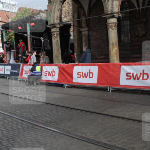 05.10.2025 - 20. swb-Marathon Bremen Yannick Fuchs http://msf.ph/oto/9317893 05.10.2025 11:15:40 Ziel 9567 meine-sportfotos.de