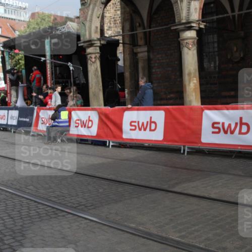 05.10.2025 - 20. swb-Marathon Bremen Yannick Fuchs http://msf.ph/oto/9317894 05.10.2025 11:15:40 Ziel 9567 meine-sportfotos.de