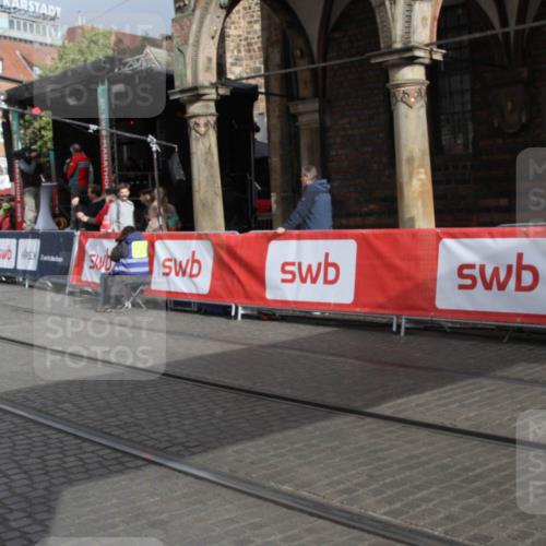 05.10.2025 - 20. swb-Marathon Bremen Yannick Fuchs http://msf.ph/oto/9317896 05.10.2025 11:15:41 Ziel 9567 meine-sportfotos.de