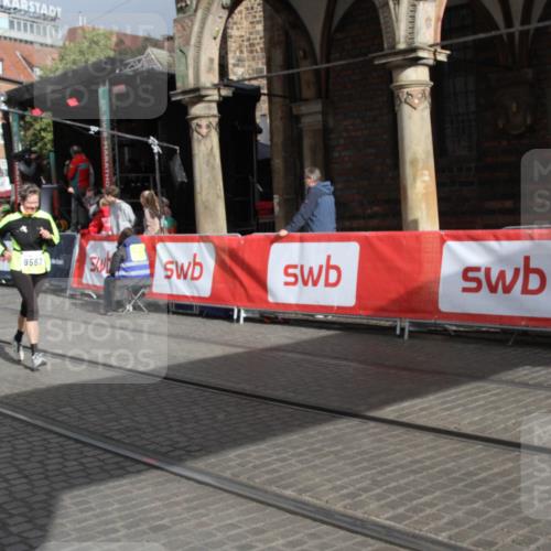 05.10.2025 - 20. swb-Marathon Bremen Yannick Fuchs http://msf.ph/oto/9317903 05.10.2025 11:15:43 Ziel 9567, 11440 meine-sportfotos.de