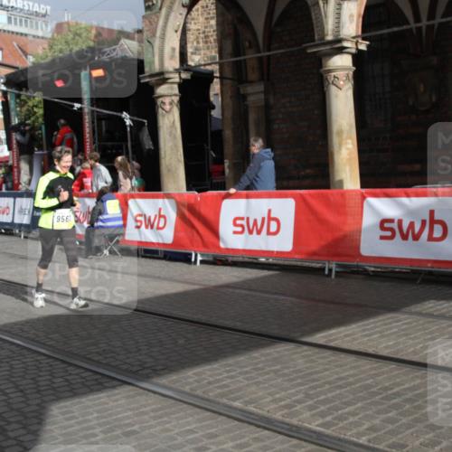 05.10.2025 - 20. swb-Marathon Bremen Yannick Fuchs http://msf.ph/oto/9317904 05.10.2025 11:15:43 Ziel 9567, 11440 meine-sportfotos.de