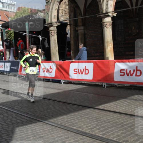 05.10.2025 - 20. swb-Marathon Bremen Yannick Fuchs http://msf.ph/oto/9317905 05.10.2025 11:15:44 Ziel 9567, 11440 meine-sportfotos.de