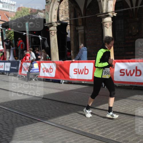 05.10.2025 - 20. swb-Marathon Bremen Yannick Fuchs http://msf.ph/oto/9317908 05.10.2025 11:15:45 Ziel 9567, 11440 meine-sportfotos.de