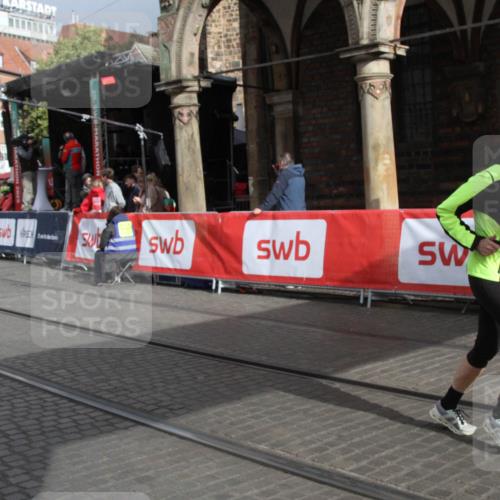 05.10.2025 - 20. swb-Marathon Bremen Yannick Fuchs http://msf.ph/oto/9317909 05.10.2025 11:15:45 Ziel 9567, 11440 meine-sportfotos.de