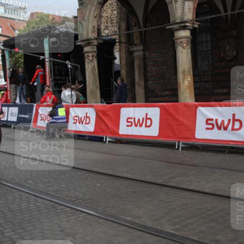 05.10.2025 - 20. swb-Marathon Bremen Yannick Fuchs http://msf.ph/oto/9317921 05.10.2025 11:16:01 Ziel 8476, 10355, 11375 meine-sportfotos.de