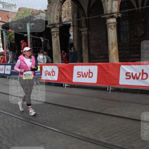 05.10.2025 - 20. swb-Marathon Bremen Yannick Fuchs http://msf.ph/oto/9317923 05.10.2025 11:16:02 Ziel 8476, 10355, 11375 meine-sportfotos.de