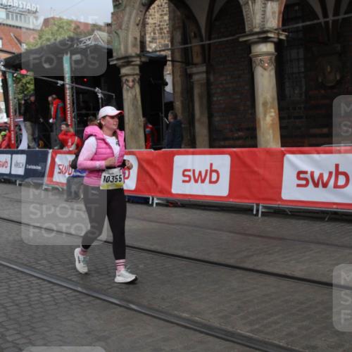 05.10.2025 - 20. swb-Marathon Bremen Yannick Fuchs http://msf.ph/oto/9317924 05.10.2025 11:16:03 Ziel 8476, 10355, 10831, 10846, 11375 meine-sportfotos.de