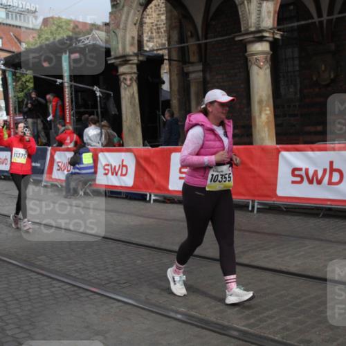 05.10.2025 - 20. swb-Marathon Bremen Yannick Fuchs http://msf.ph/oto/9317926 05.10.2025 11:16:03 Ziel 8476, 10355, 10831, 10846, 11375 meine-sportfotos.de