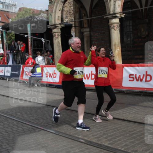 05.10.2025 - 20. swb-Marathon Bremen Yannick Fuchs http://msf.ph/oto/9317931 05.10.2025 11:16:05 Ziel 8476, 10831, 10846, 11375 meine-sportfotos.de
