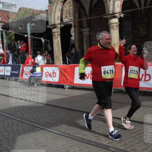 05.10.2025 - 20. swb-Marathon Bremen Yannick Fuchs http://msf.ph/oto/9317932 05.10.2025 11:16:05 Ziel 8476, 10831, 10846, 11375 meine-sportfotos.de