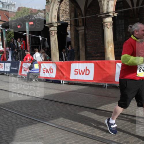 05.10.2025 - 20. swb-Marathon Bremen Yannick Fuchs http://msf.ph/oto/9317933 05.10.2025 11:16:06 Ziel 8476, 10831, 10846, 11375 meine-sportfotos.de