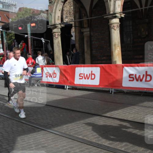 05.10.2025 - 20. swb-Marathon Bremen Yannick Fuchs http://msf.ph/oto/9317935 05.10.2025 11:16:06 Ziel 8476, 10831, 10846, 11375 meine-sportfotos.de