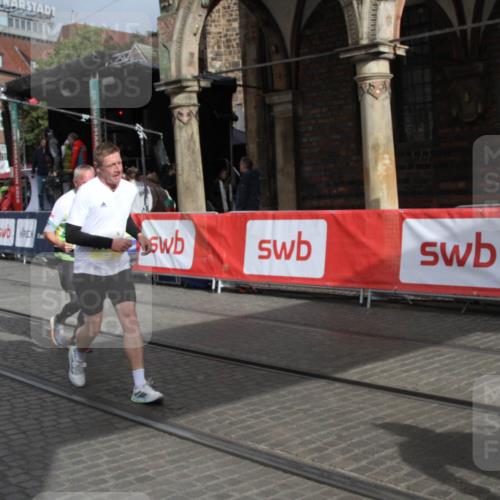 05.10.2025 - 20. swb-Marathon Bremen Yannick Fuchs http://msf.ph/oto/9317936 05.10.2025 11:16:07 Ziel 10831, 10846 meine-sportfotos.de
