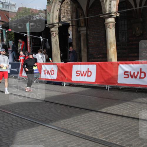 05.10.2025 - 20. swb-Marathon Bremen Yannick Fuchs http://msf.ph/oto/9317950 05.10.2025 11:16:11 Ziel 7109, 9640, 10220, 10635, 11331 meine-sportfotos.de