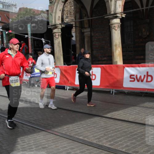 05.10.2025 - 20. swb-Marathon Bremen Yannick Fuchs http://msf.ph/oto/9317954 05.10.2025 11:16:13 Ziel 7109, 9640, 9679, 10220, 10564, 10635, 11331 meine-sportfotos.de