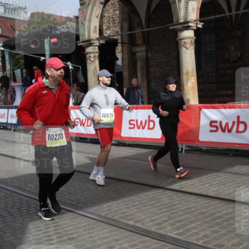 05.10.2025 - 20. swb-Marathon Bremen Yannick Fuchs http://msf.ph/oto/9317955 05.10.2025 11:16:13 Ziel 7109, 9640, 9679, 10220, 10564, 10635, 11331 meine-sportfotos.de
