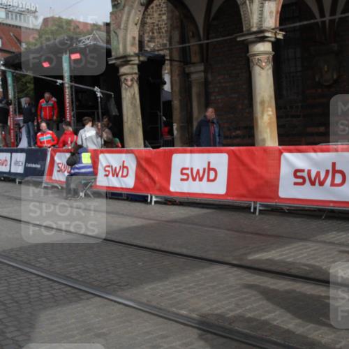 05.10.2025 - 20. swb-Marathon Bremen Yannick Fuchs http://msf.ph/oto/9317960 05.10.2025 11:16:15 Ziel 9640, 9679, 10339, 10340, 10564, 10635, 11378 meine-sportfotos.de