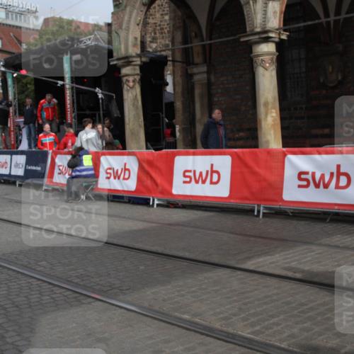 05.10.2025 - 20. swb-Marathon Bremen Yannick Fuchs http://msf.ph/oto/9317961 05.10.2025 11:16:15 Ziel 9640, 9679, 10339, 10340, 10564, 10635, 11378 meine-sportfotos.de