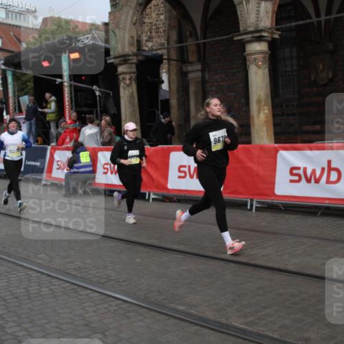 05.10.2025 - 20. swb-Marathon Bremen Yannick Fuchs http://msf.ph/oto/9317963 05.10.2025 11:16:17 Ziel 9679, 10339, 10340, 10564, 11247, 11378 meine-sportfotos.de