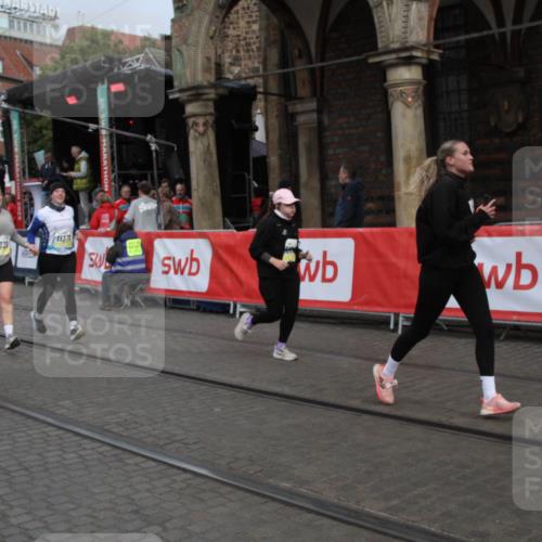 05.10.2025 - 20. swb-Marathon Bremen Yannick Fuchs http://msf.ph/oto/9317964 05.10.2025 11:16:18 Ziel 7110, 9679, 10339, 10340, 10564, 11247, 11378 meine-sportfotos.de