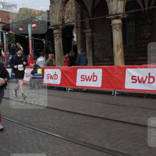 05.10.2025 - 20. swb-Marathon Bremen Yannick Fuchs http://msf.ph/oto/9317971 05.10.2025 11:16:27 Ziel 10023, 10083, 10379, 10450, 11029 meine-sportfotos.de