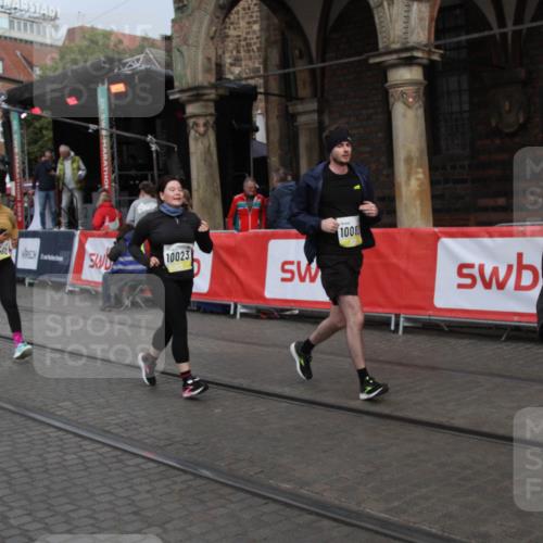 05.10.2025 - 20. swb-Marathon Bremen Yannick Fuchs http://msf.ph/oto/9317972 05.10.2025 11:16:28 Ziel 10023, 10083, 10379, 10450, 11029, 11358 meine-sportfotos.de