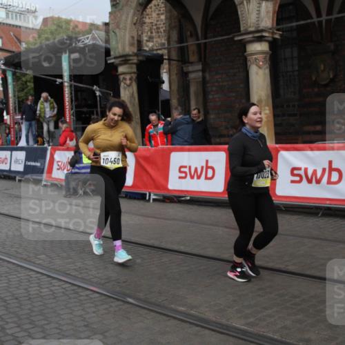 05.10.2025 - 20. swb-Marathon Bremen Yannick Fuchs http://msf.ph/oto/9317974 05.10.2025 11:16:29 Ziel 10023, 10083, 10379, 10450, 11029, 11358, 11404 meine-sportfotos.de