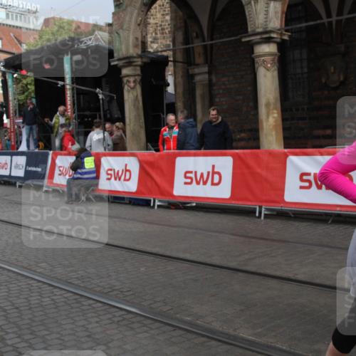 05.10.2025 - 20. swb-Marathon Bremen Yannick Fuchs http://msf.ph/oto/9317976 05.10.2025 11:16:31 Ziel 10023, 10379, 10450, 11358, 11404 meine-sportfotos.de