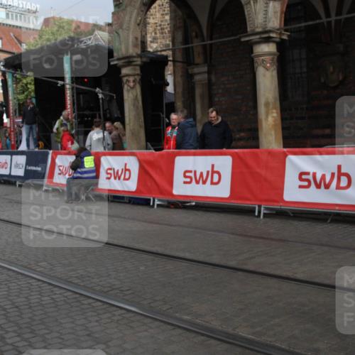 05.10.2025 - 20. swb-Marathon Bremen Yannick Fuchs http://msf.ph/oto/9317977 05.10.2025 11:16:31 Ziel 10023, 10379, 10450, 11358, 11404 meine-sportfotos.de