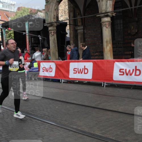 05.10.2025 - 20. swb-Marathon Bremen Yannick Fuchs http://msf.ph/oto/9317980 05.10.2025 11:16:33 Ziel 11358, 11404 meine-sportfotos.de