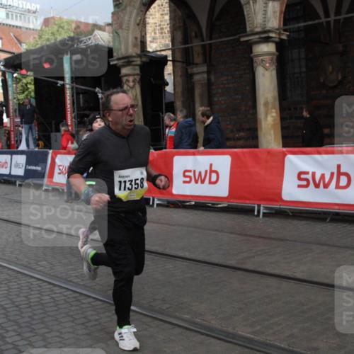 05.10.2025 - 20. swb-Marathon Bremen Yannick Fuchs http://msf.ph/oto/9317981 05.10.2025 11:16:33 Ziel 11358, 11404 meine-sportfotos.de