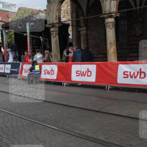 05.10.2025 - 20. swb-Marathon Bremen Yannick Fuchs http://msf.ph/oto/9317984 05.10.2025 11:16:36 Ziel 9563 meine-sportfotos.de