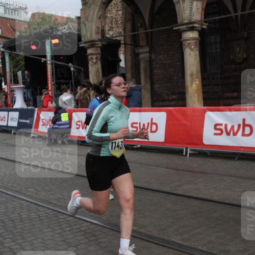 05.10.2025 - 20. swb-Marathon Bremen Yannick Fuchs http://msf.ph/oto/9318001 05.10.2025 11:16:45 Ziel 9753, 11020, 11438 meine-sportfotos.de